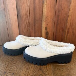 Just Fab Edie Cream faux fur platform lug sole slip in mules size 8